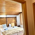 Red House Family House Hotel 3*