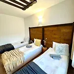 Hotel Red House Family House
