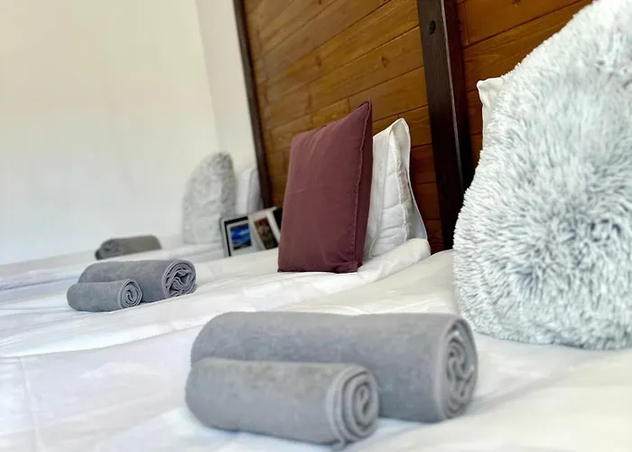 Hotel Red House Family House