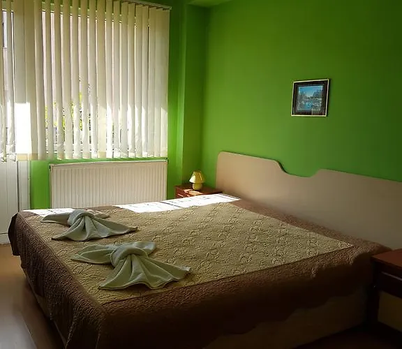 Red House Family House Hotel