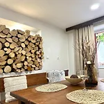Red House Family House Отель