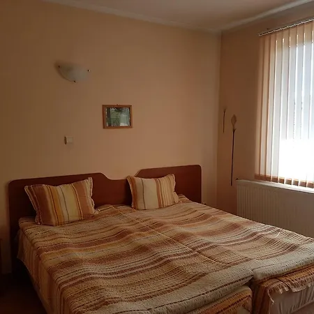 Ξενοδοχείο Red House Family House