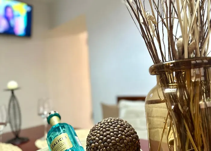 Red House Family House 반스코