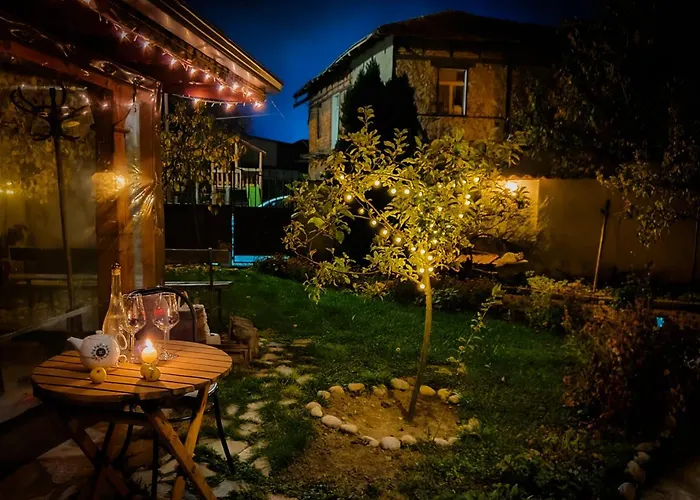 Red House Family House 호텔