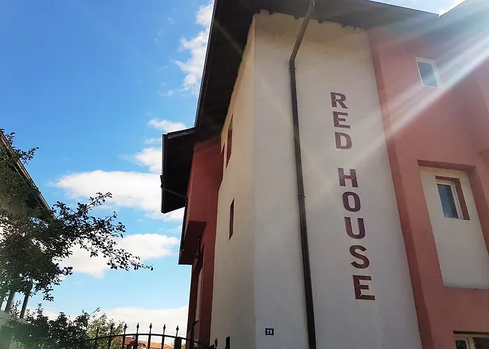 Red House Family House 3* 반스코