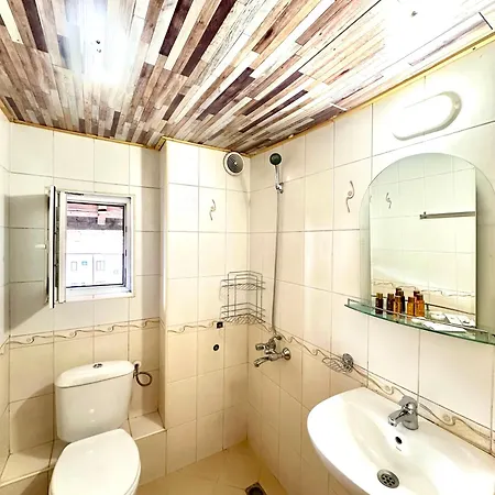 Red House Family House Hotel