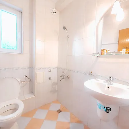 Hotel Red House Family House