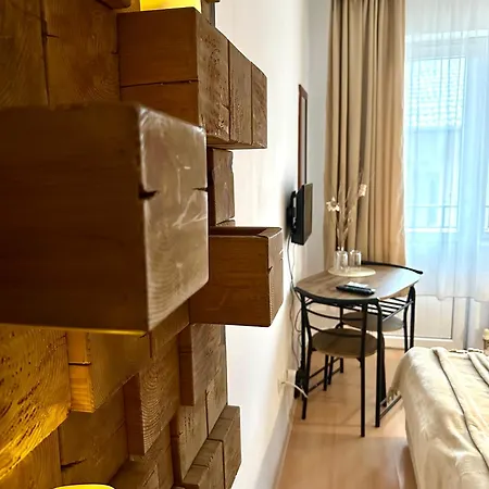 Red House Family House Hotel 3*