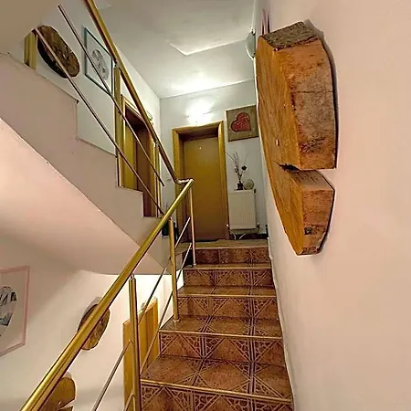 Red House Family House Hotel 3*
