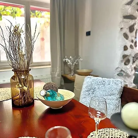 Hotel Red House Family House