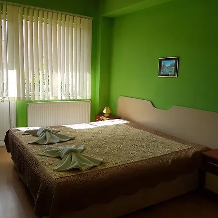 Red House Family House Hotel