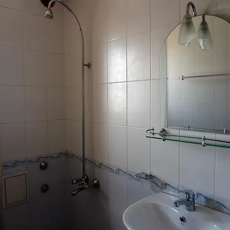 Red House Family House Hotel 3*