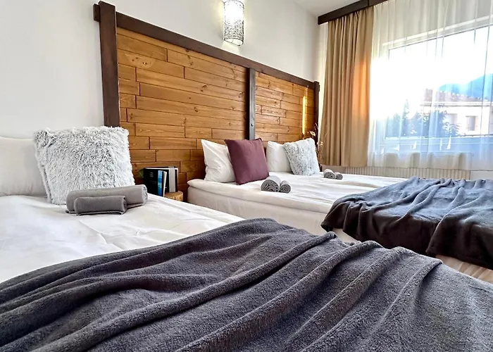 Red House Family House בנסקו