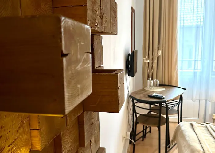 Red House Family House מלון 3*