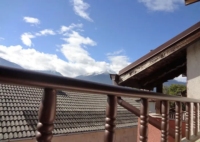 Red House Family House 3*