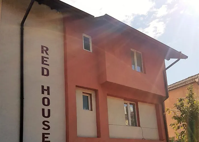 Red House Family House 3* בנסקו