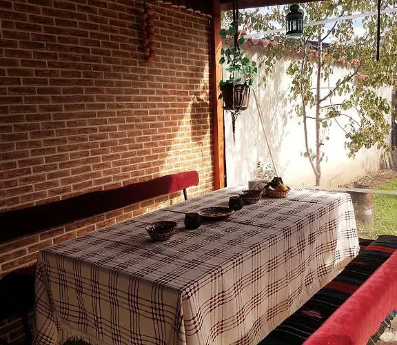 Red House Family House מלון 3*